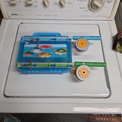 MELISSA AND DOUG LET'S EXPLORE FISHING PLAY SET