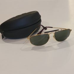Vintage B&L RAY-BAN U.S.A OLYMPIC GAMES 62x18 sunglasses with case.
Pre-owned, good shape, no scratches. Light case wear.
Weight 4oz plus shipping mat