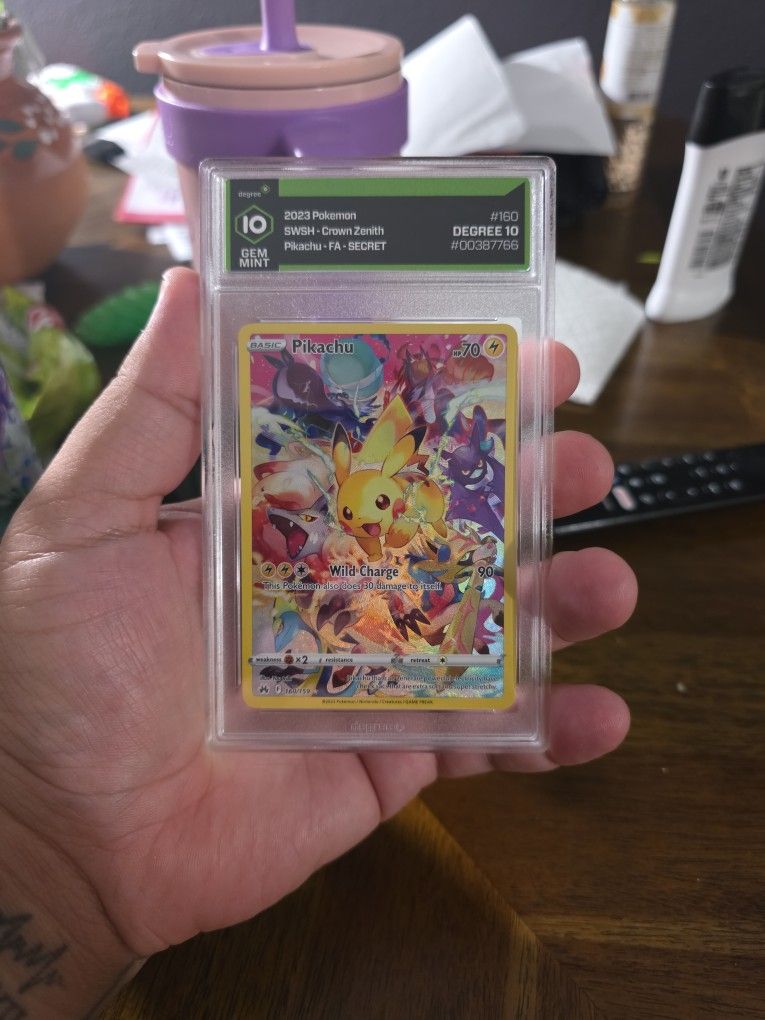 Pikachu #160 Pokemon Crown Zenith 
