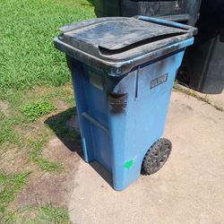 35gallon Uline Commercial Garbage Can With Wheels And Lid 40$