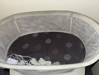 Mamaroo Bassinet & Dick A tot