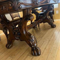 Dining table With 8 Chairs 