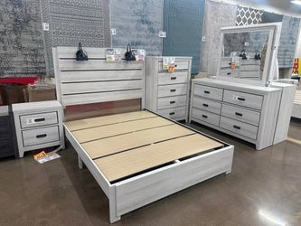 Vendo Set De Dormitorio.  Preguntar Por Precio 