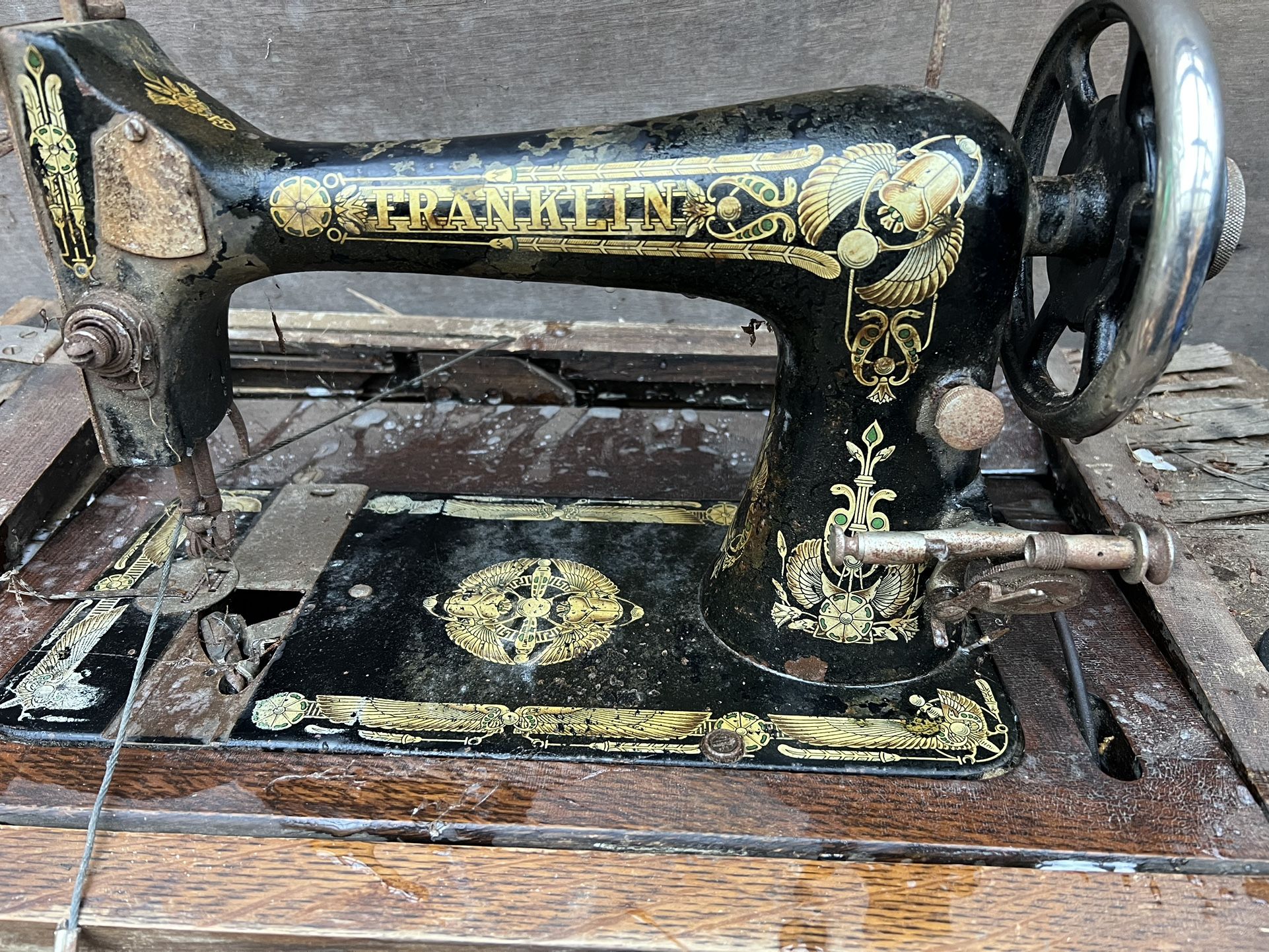  Vintage sewing machine