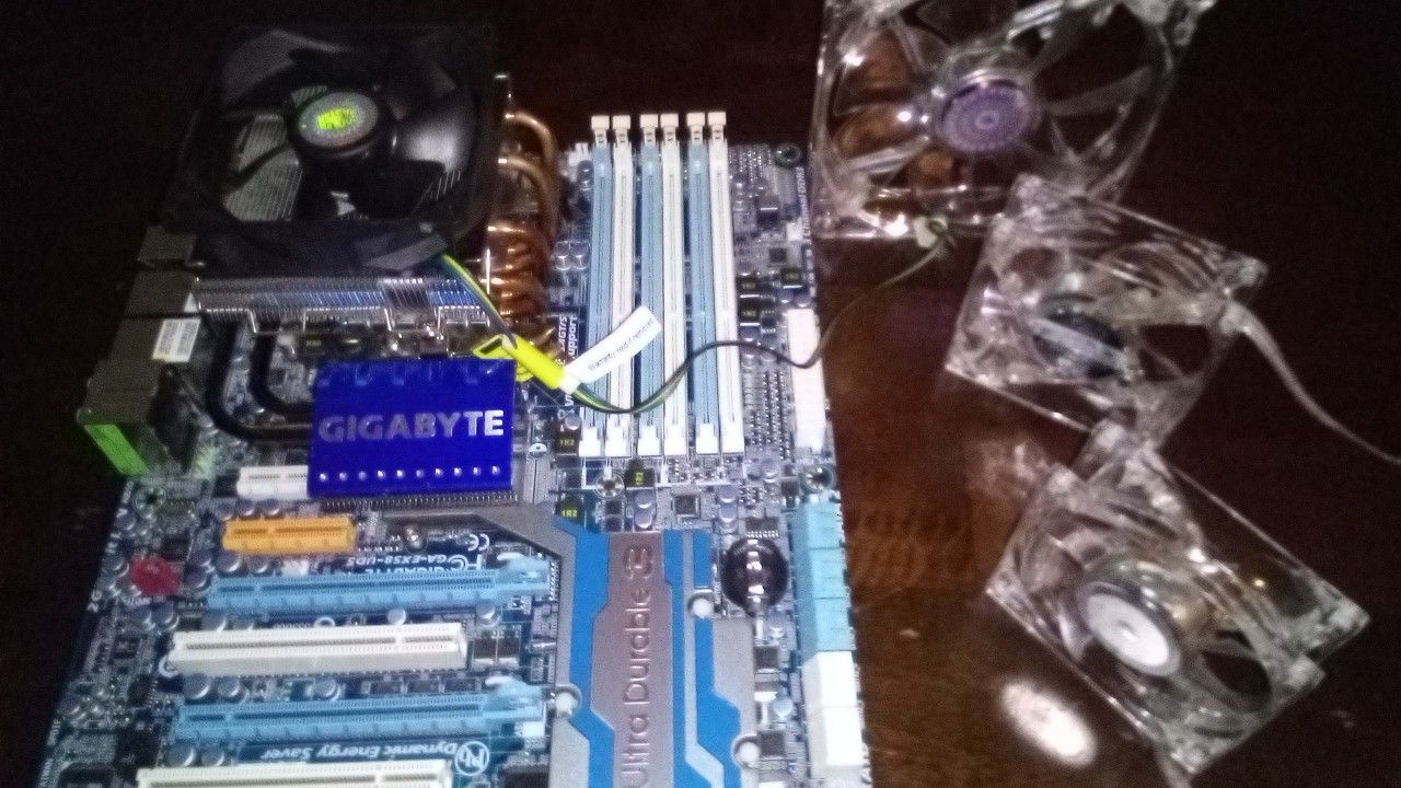 *LIKE NEW* ULTRA DURABLE 3 ( GIGABYTE )