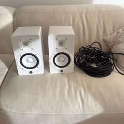YAMAHA HS5 WITH XLR CORDS