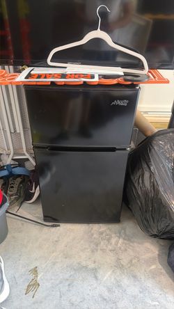 Mini refrigerator