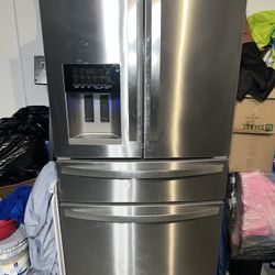 Whirlpool Stainless Steel Refrigerator With Ice/water and More!!!