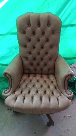 Tufted Leather Executive Office Chair