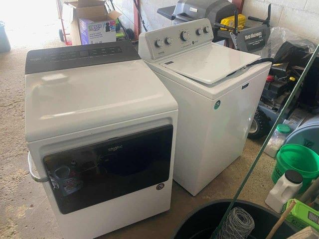 Washer XL Capacity MAYTAG And Dryer WHIRLPOOL 