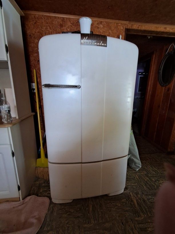 Antique Stove And Fridge