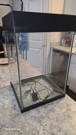 10 gallon Top fin fish tank with light