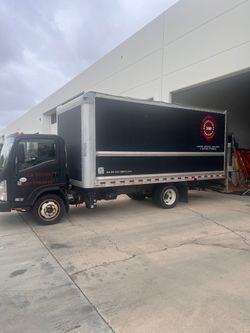 2015 Isuzu 2015 18’ box truck Isuzu diesel engine