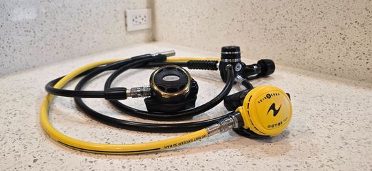 Aqua Lung Legend Scuba Regulator Set w/ Octopus and Hoses Yellow/Black
