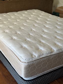 USED QUEEN SIZE MATTRESS ONLY