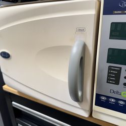 Pelton And Crane Delta Q Fully Automated Autoclave/Sterilizer.