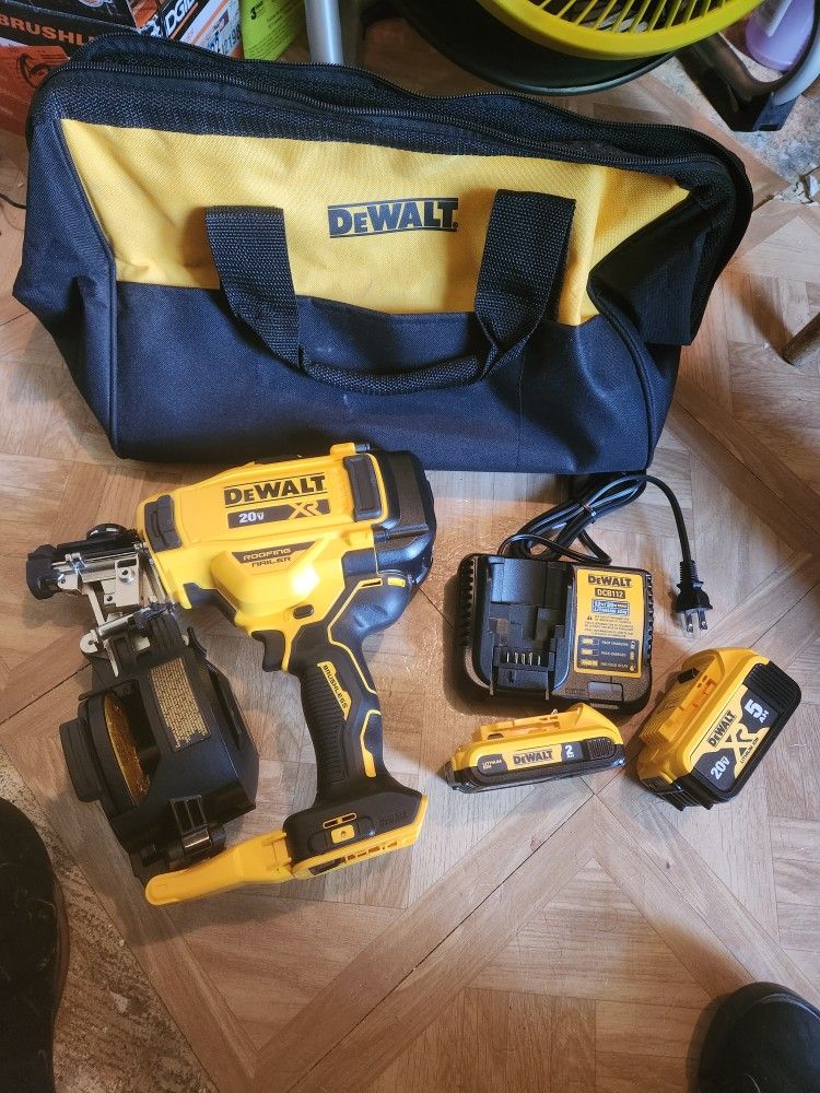 Dewalt DCN45RND1 20V MAX 15° Cordless Coil Roofing Nailer Kit