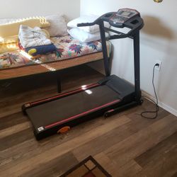 GREAT CONDITION  TREADMILL 