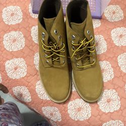 Women Timberlands Size 8.5