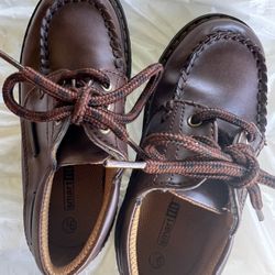 LIKE NEW Boys Toddler Size 9.5 shoes