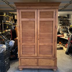 Stanley Furniture Solid Wood Armoire / Wardrobe – Great Condition