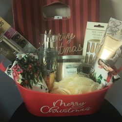 Bath And Body Works Ladies Christmas Gift Basket 