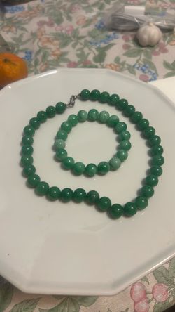 Beautiful Vintage Green Jade Statement Necklace & Bracelet Jewelry Set