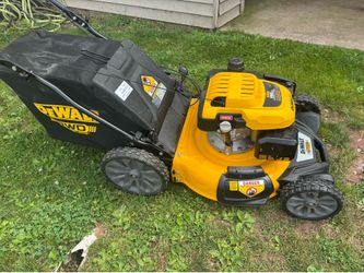 Dewalt Self Propelled Mower 196cc Commercial Engine w/21” Cut. Works Good