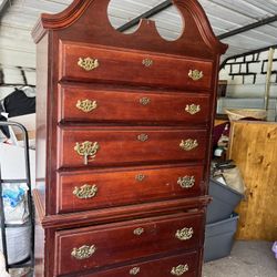 Dresser 