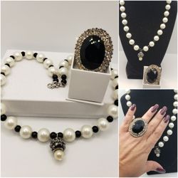Gorgeous old fashion Set, pearls necklaces and a Pretty vintage statement Cocktail Stretch Ring #877
