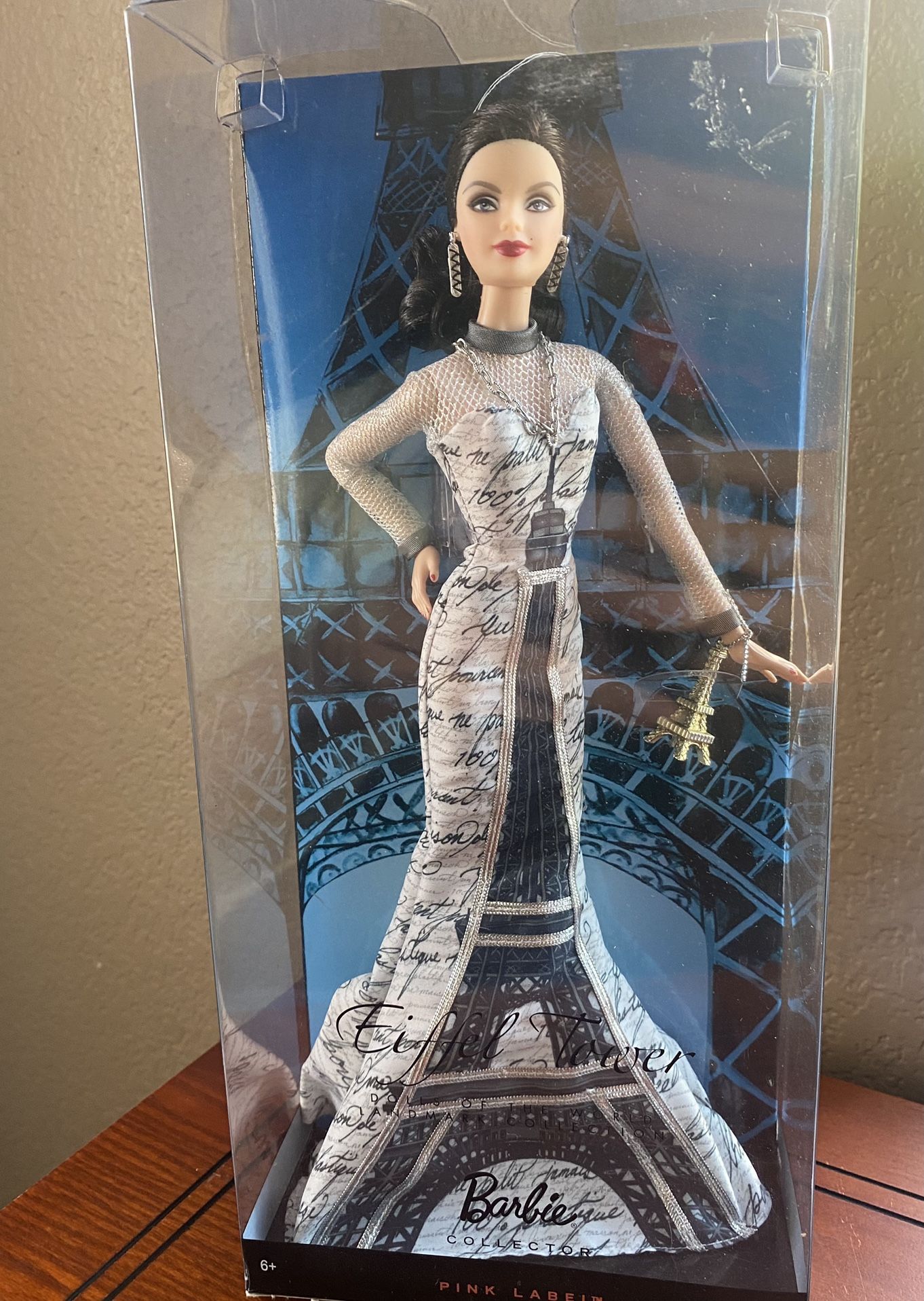 Eiffel Tower Dolls of the World Landmark Collection Barbie 