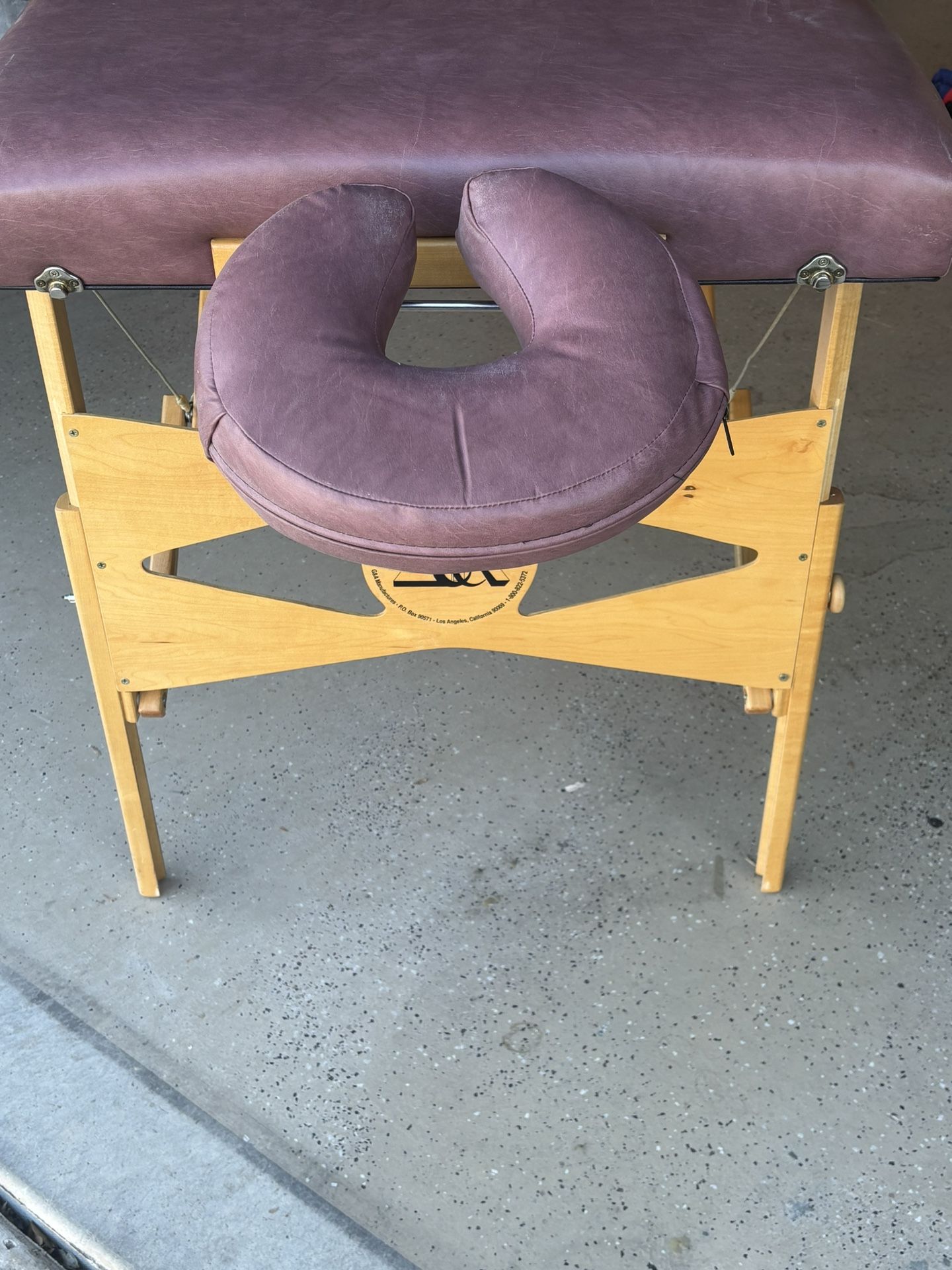 Full Massage/ chiropractic table adjustable