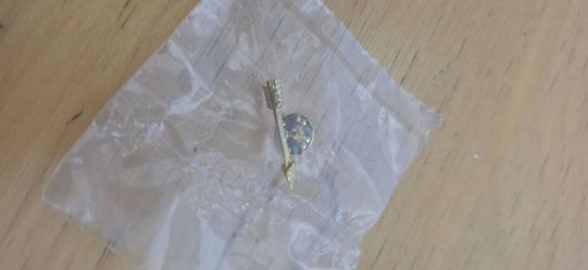 3 Gold-colored arrow lapel pins with a standard clutch back fastening