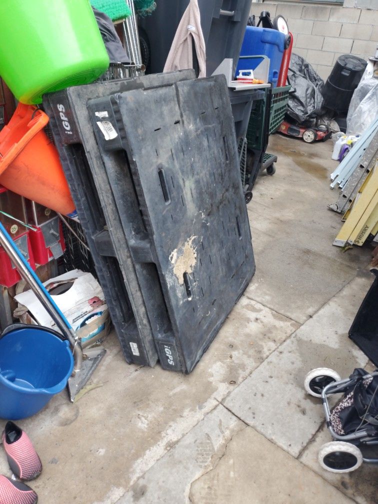 Free Delivery In Orange County Area. Large Platic Pallets Available