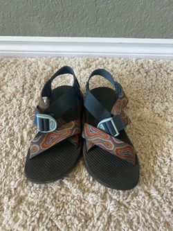 Womens sz 7 chacos