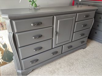 Beautiful heavy wood dresser  no scratches like new