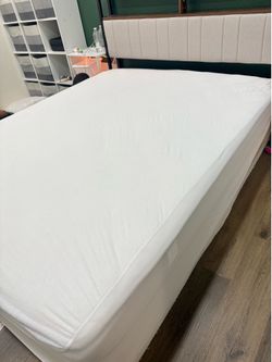 Queen Bed Set with LED Lights & Charging Ports – Frame, Mattress & Base (Moreno Valley)