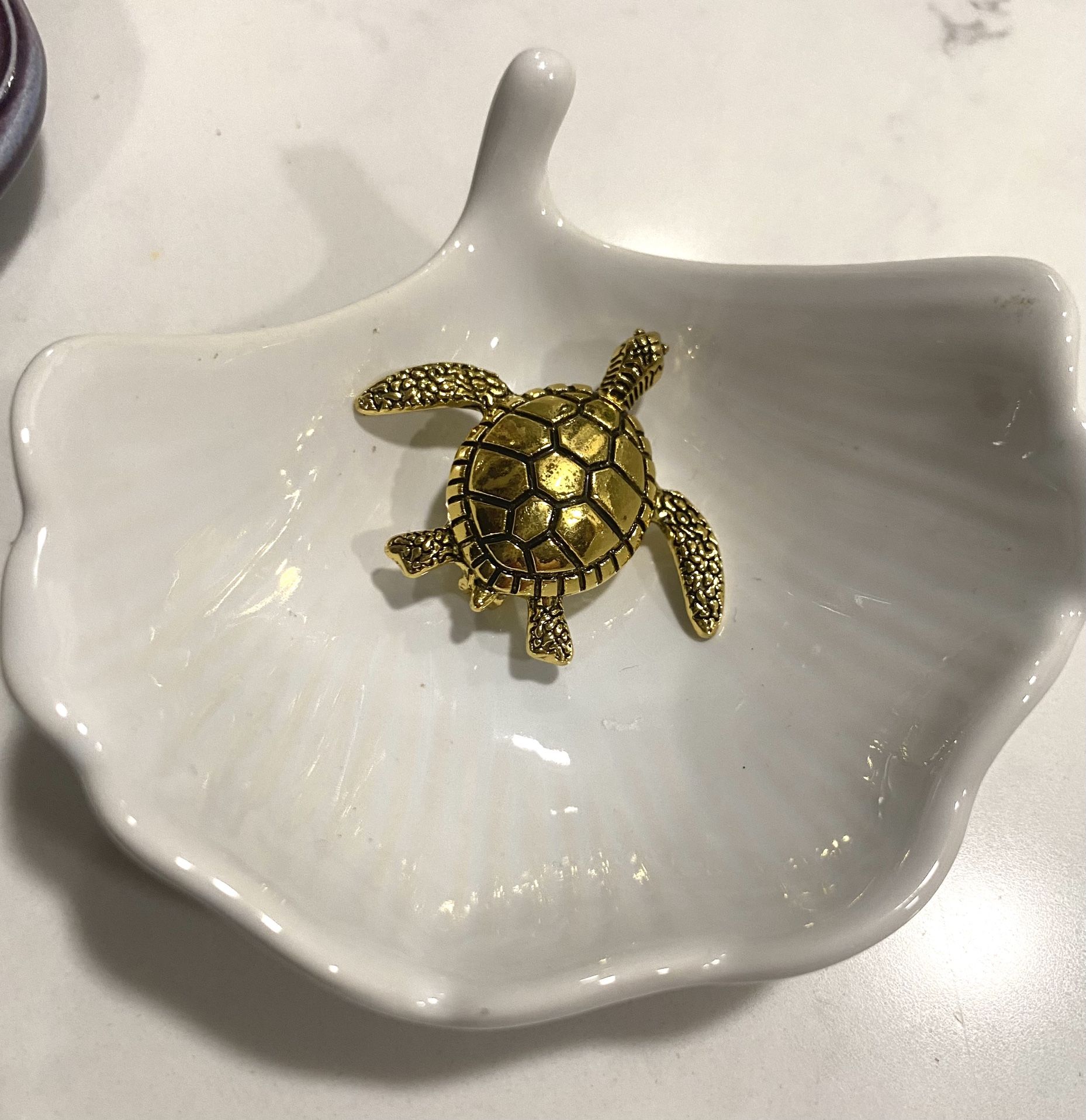 NEW Great Turtle Honu Pin Brooch - Gold / Brass Color Costume Jewelry