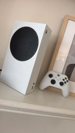 X Box Series S - digital 512gb Barely used