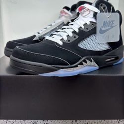 Air Jordan 5 Retro OG ‘Black Metallic Reimagined’ size 9.5m