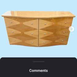 BEAUTIFUL ITALIAN MADE DRESSER.
