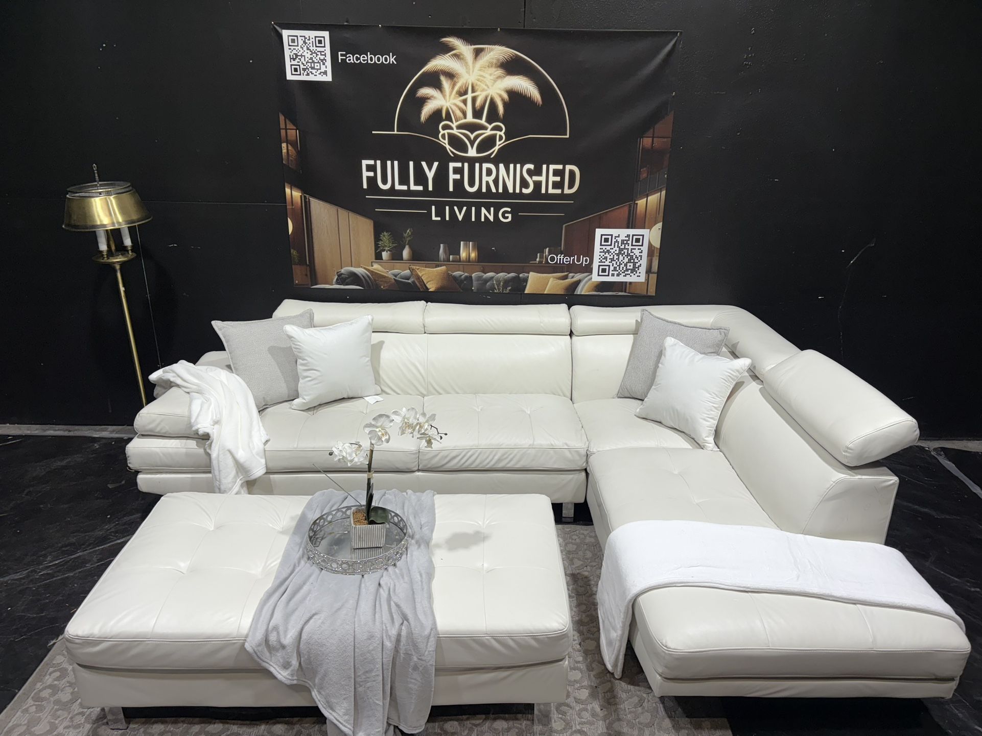 Sectional/couch/sofa,108x80, color: white, material, blended leather,delivery Available 🚚