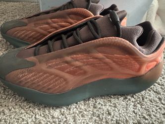 Men's adidas Yeezy 700 V3