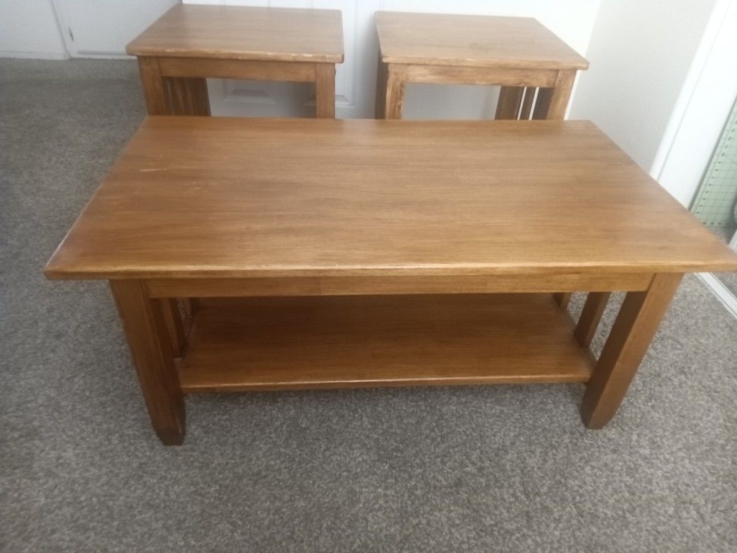 Wooden Coffee Table & 2 End Tables ✨$45 For SET✨