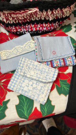 Period pockets in several sizes