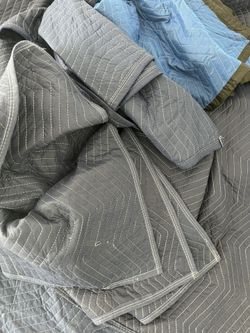 5 Quilted Moving Blankets