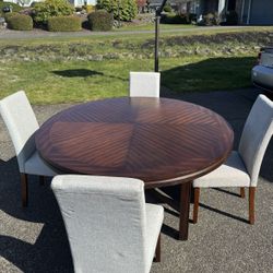 Elegant Round Table With Chairs 