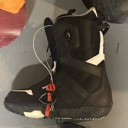 BURTON MOTO SNOWBOARD BOITS SZ 14 ADULTS 