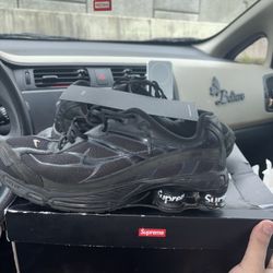 Supreme air max