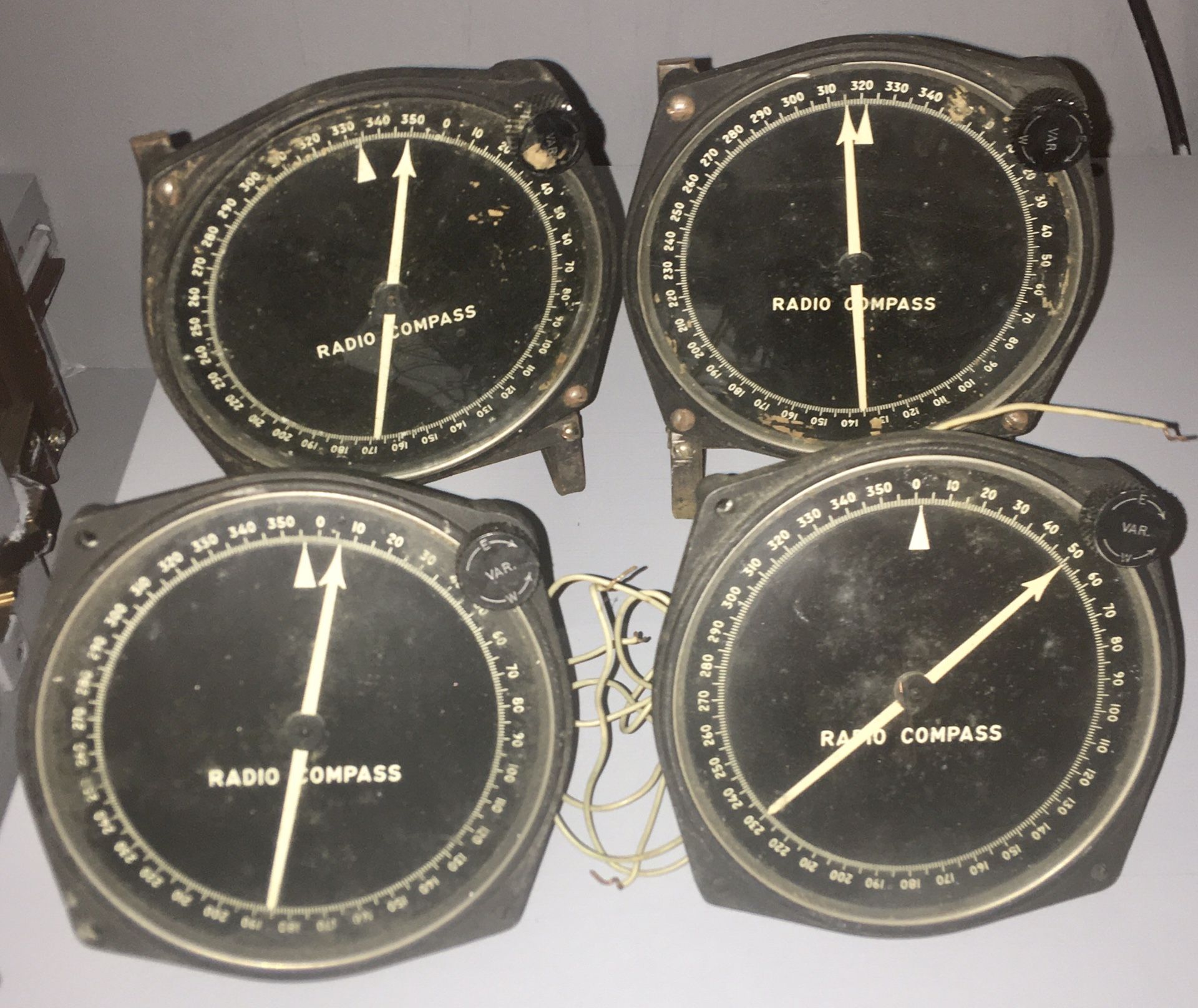 4 US Signal Corps Aviation RADIO COMPASS Indicator I-82-A.